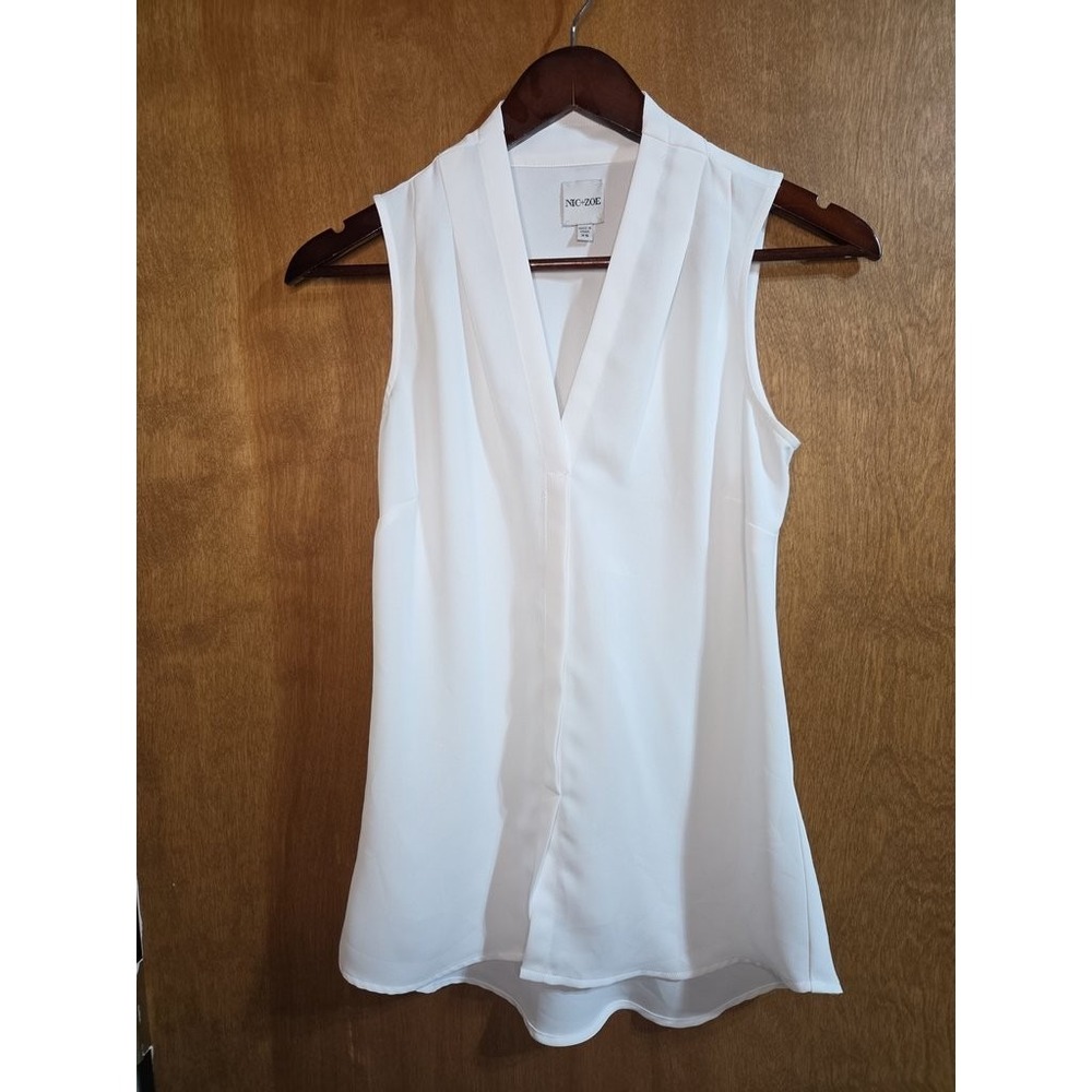 NIC+ZOE Women XS White Sleeveless V-Neck Pleated Blouse Coastal Grandma Top